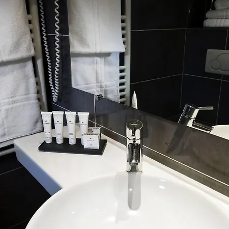 Du Eugène Hotel 3*